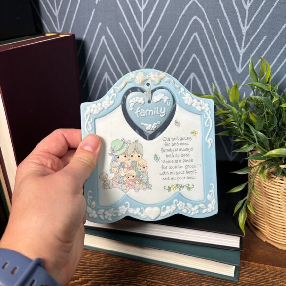 Precious Moments Family Plaque 1996 Enesco Vintage Standing Frame Decor - Picture 10 of 16